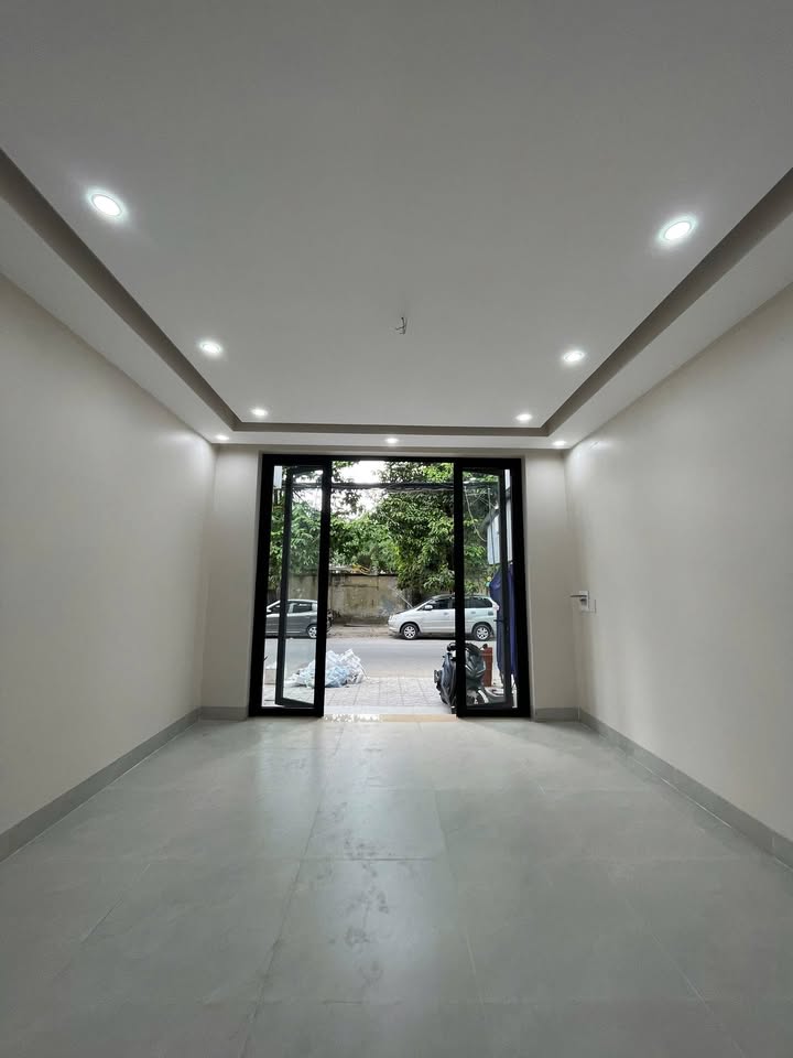 Nhà cho thuê mặt tiền hẻm 11 Nguyễn Văn Linh, Cần Thơ 90m² giá 16 triệu - Phù hợp cho kinh doanh và gia đình!