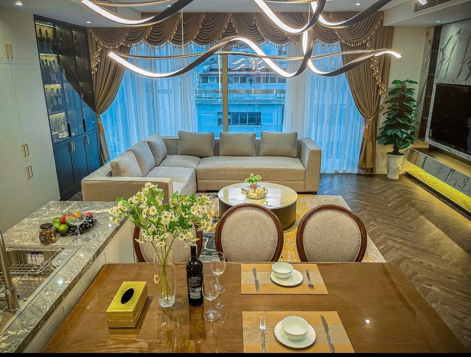 Căn hộ Epic Tower Cầu Giấy 120,59m² giá 40 triệu - Căn góc view đẹp, sẵn sàng cho thuê!