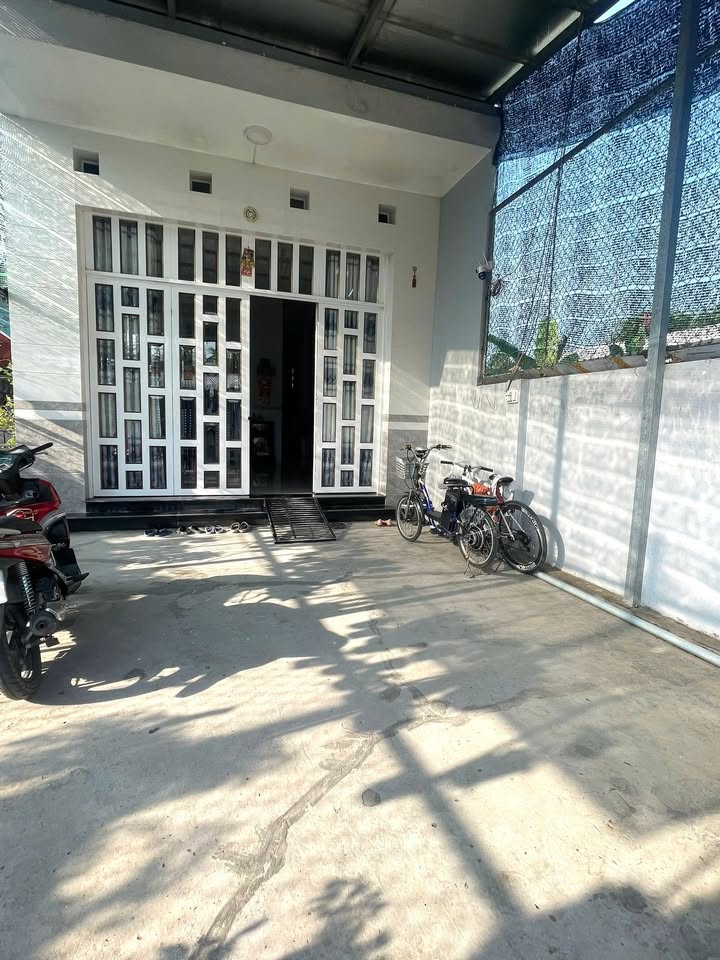 Nhà cấp 4 Phường Mỹ Hòa, Long Xuyên 240m² giá 1 tỷ - Sân rộng ô tô thoải mái!