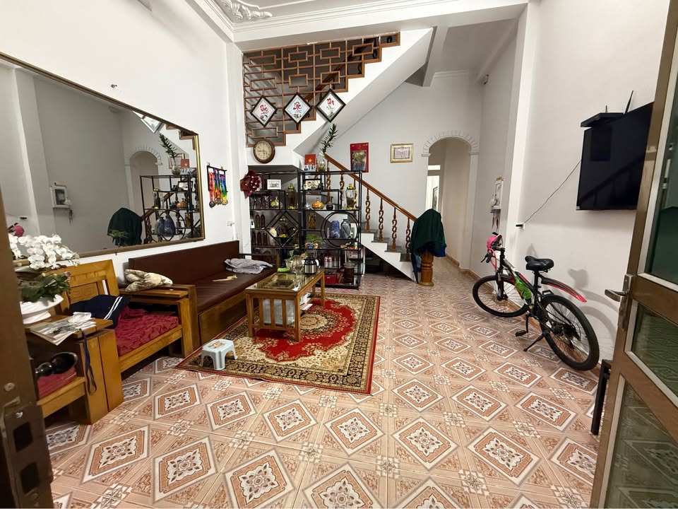 Nhà 2 tầng Phường Kim Tân 55.5m² giá 2.5 tỷ - Chính chủ, sẵn sàng vào ở!