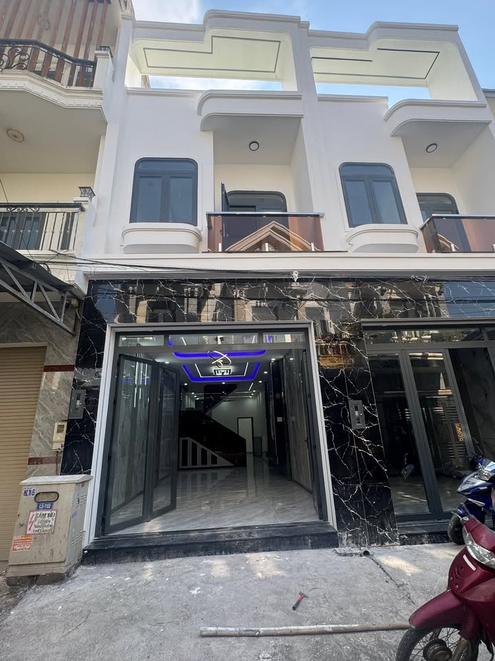 Nhà Lầu Phường Bửu Hòa 72m² giá 3.75 tỷ - Thiết kế hiện đại, kinh doanh tuyệt vời!