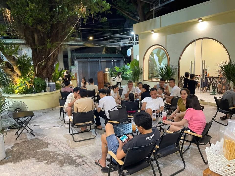 Quán Cà Phê Sát Đường Nguyễn Ái Quốc, 225m² Giá 6 triệu/tháng - Hoạt động ngay!