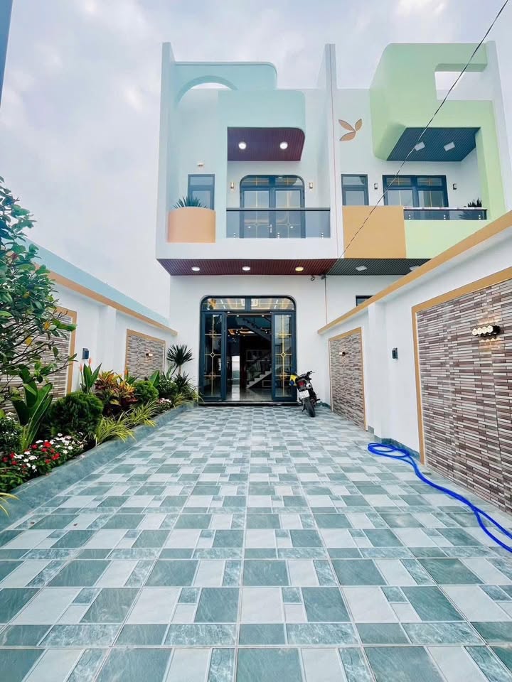 Nhà hướng Tây tại Long Trạch 139m² giá 3.05 tỷ - Đẹp mê hồn, hoàn công sẵn!