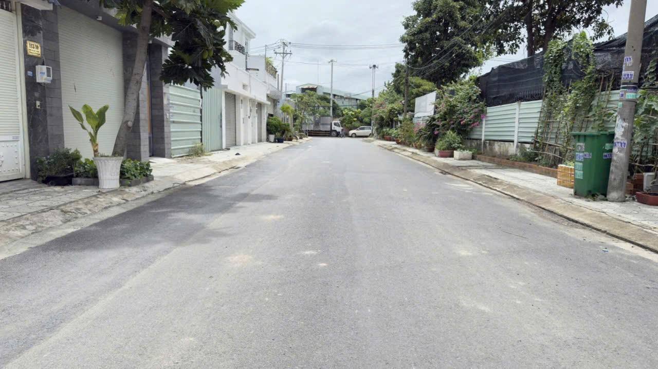 Nhà mặt tiền nhánh Tân Xuân 2, Hóc Môn, 112m² giá 10.2 tỷ - Sẵn sàng vào ở ngay!