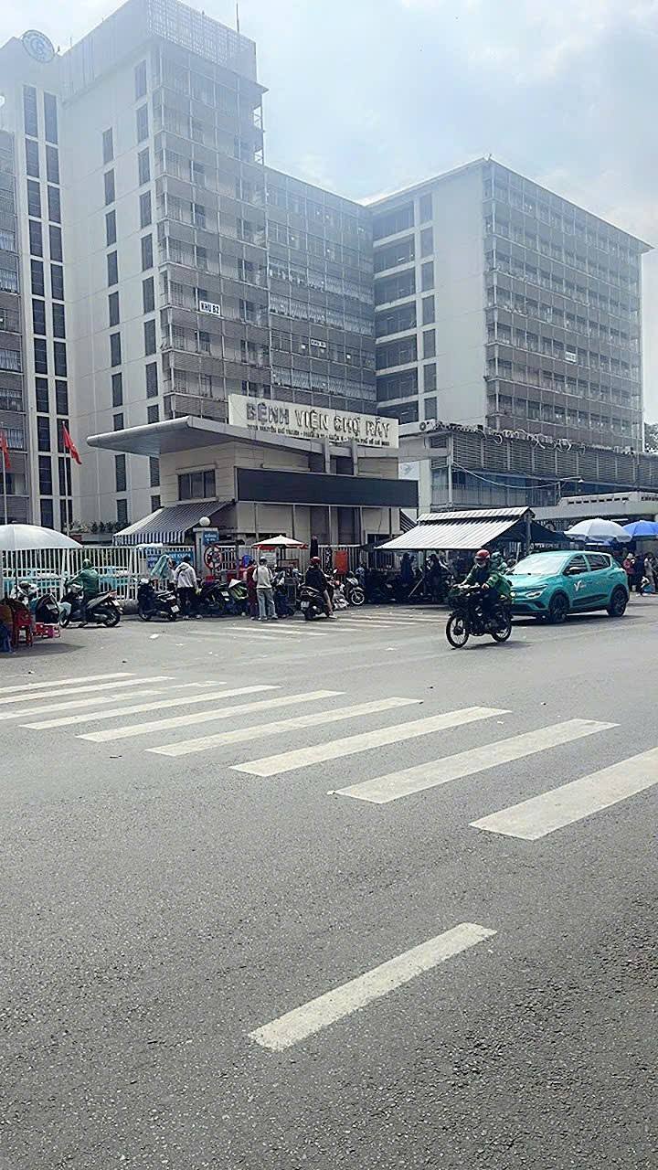 Căn hộ dịch vụ Nguyễn Chí Thanh 300m² giá 36 tỷ - Doanh thu 300 triệu/tháng!