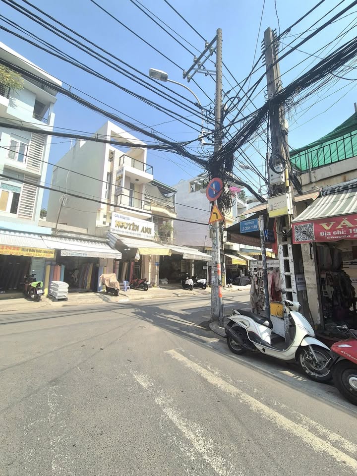 Nhà mặt tiền chợ Vải Tân Phú 64m² giá 6.2 tỷ - Kinh doanh thuận lợi!