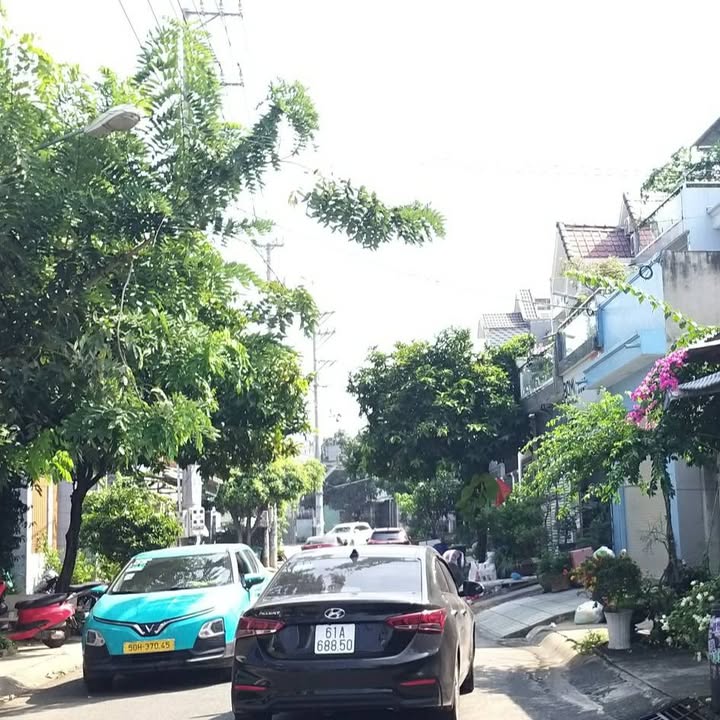 Nhà phố Dĩ An 66m² giá 3 tỷ - KDC văn minh, sổ hồng hoàn công!