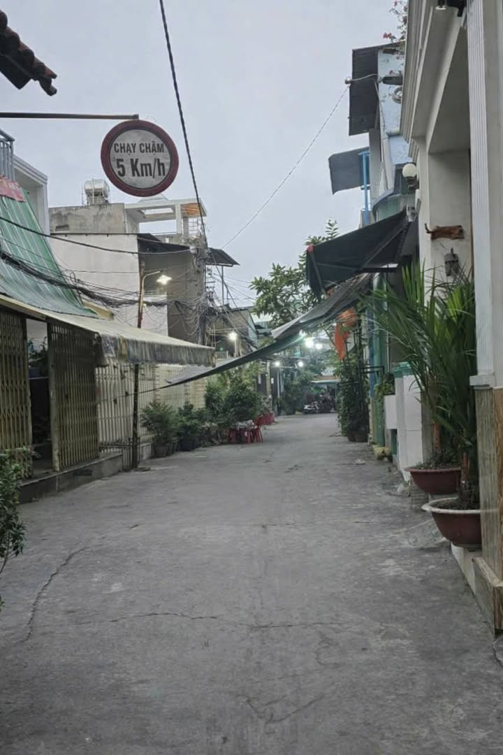 Nhà nguyên căn 2 tầng Quận 7, 24m² giá 4 triệu - Dọn vào ở ngay!