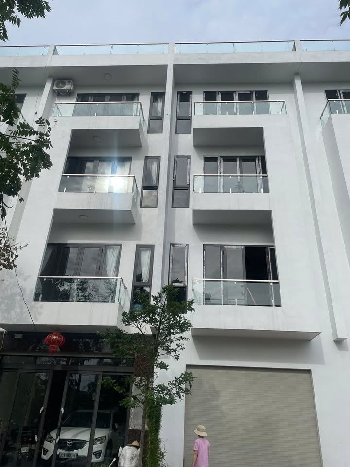 Nhà 4.5 tầng Khu đô thị Đam San Thái Bình, 100m² giá 4.7 tỷ - Hướng Tây Nam thu hút tài lộc!