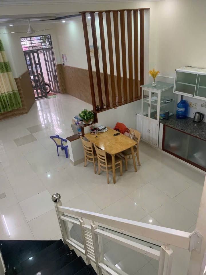 Nhà cho thuê 110m² gần Cao đẳng Nghề Du lịch Nha Trang - Đầy đủ nội thất chỉ 13 triệu/tháng!
