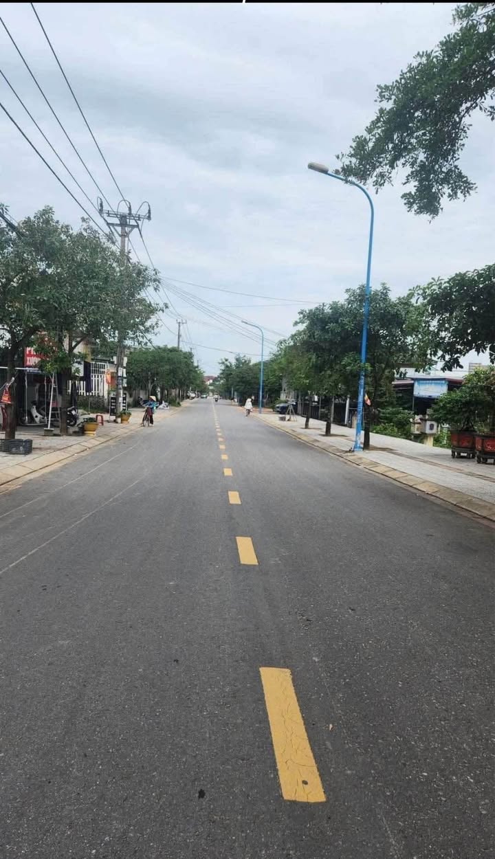 Đất mặt tiền Nguyễn Chí Thanh, Đông Hà 99m² giá 1.7 tỷ - Vị trí trung tâm, tiện ích đầy đủ!