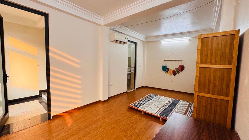 Nhà mặt phố Yên Lạc 34m² giá 15.2 tỷ - Ô tô tránh, kinh doanh đắc địa!