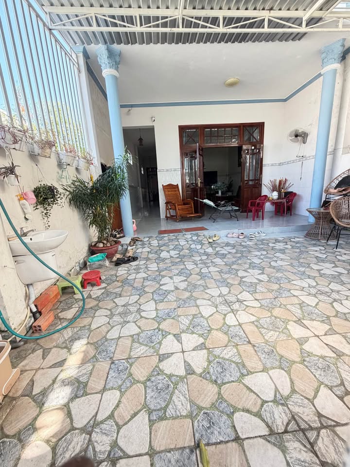 Nhà cấp 4 hẻm xe máy Phú Thủy 150m² giá 2 tỷ - An ninh cao, tiện nghi đầy đủ!