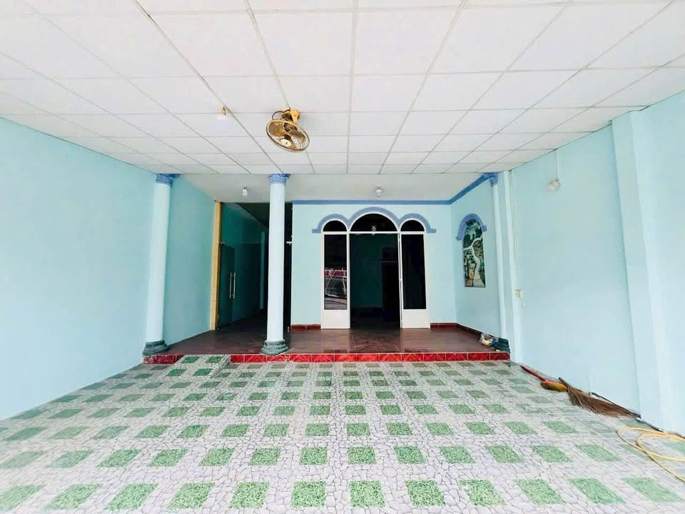 Nhà mặt tiền Phạm Hữu Tâm Củ Chi 284m² giá 8 tỷ - Sổ hồng riêng, thương lượng ngay!