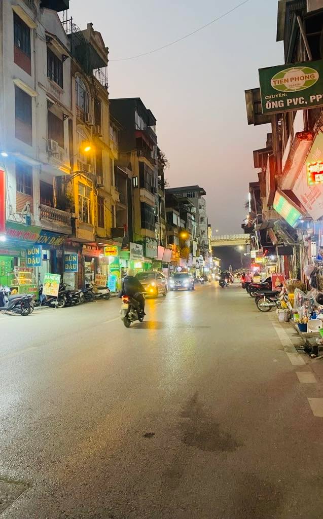 Bán FrontHouse mặt phố Chiến Thắng Văn Quán 65m² - Kinh doanh sầm uất, mặt tiền quyền lực!