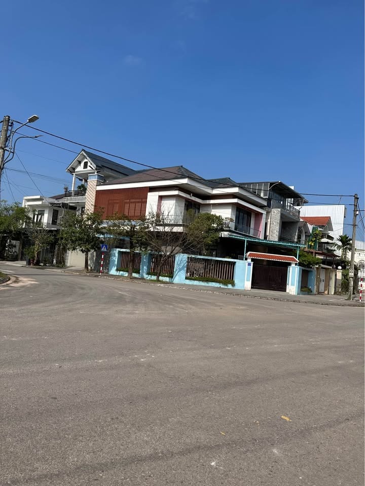 Nhà KQH Bàu Vá, TP Huế 215m² giá 9.1 tỷ - Lô góc 2 mặt tiền, ô tô tránh nhau!