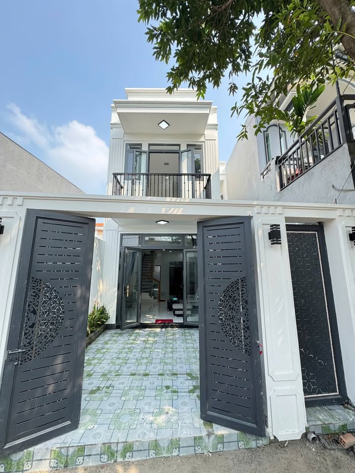 Nhà mới xây Hóc Môn 95m² giá 4.85 tỷ - Sổ hồng riêng, vào ở ngay!