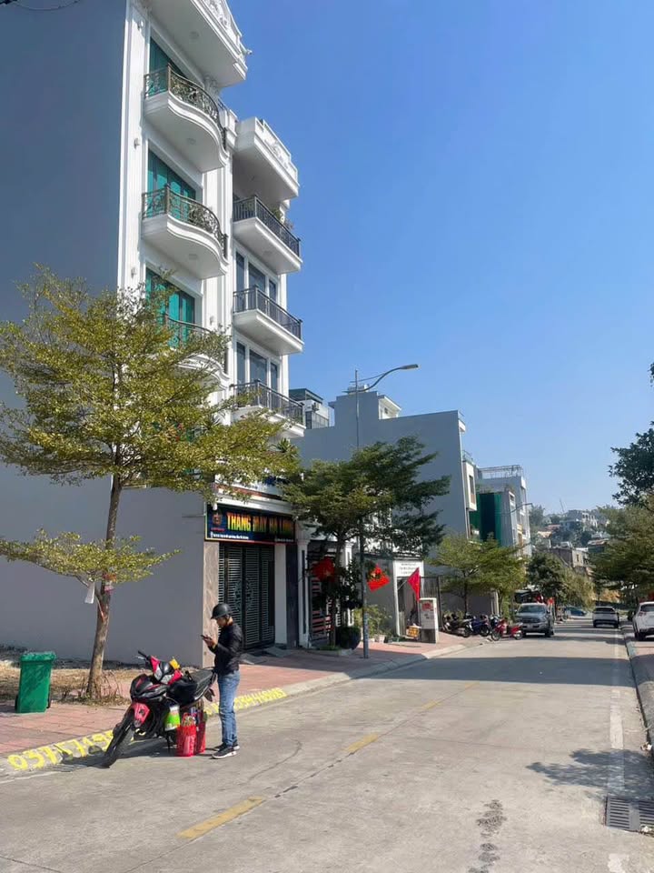 Đất liền kề Đồi Ngân Hàng Hướng Nam 85m² giá 6.8 tỷ - Phong thuỷ đẹp gần biển!