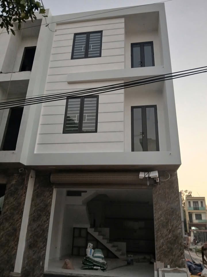 Nhà 3 tầng Phường Hà Khẩu 52m² giá 2.75 tỷ - Nhà mới hoàn thiện, sổ đỏ lâu dài!