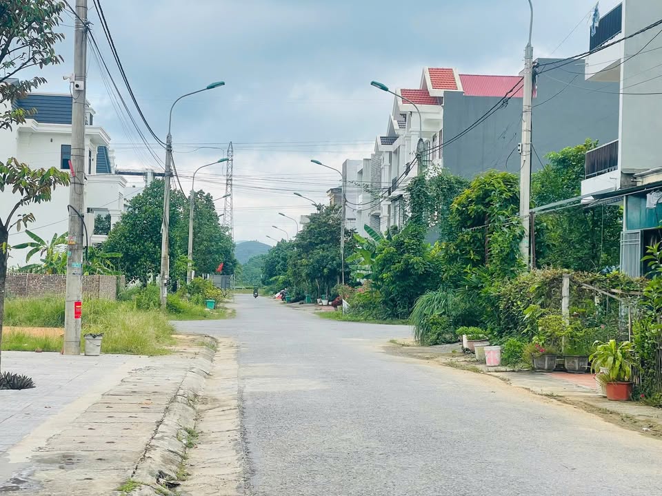 Đất phân lô Tổ 4 Tân Hà, 100m² giá 3.x tỷ - Giao dịch ngay!