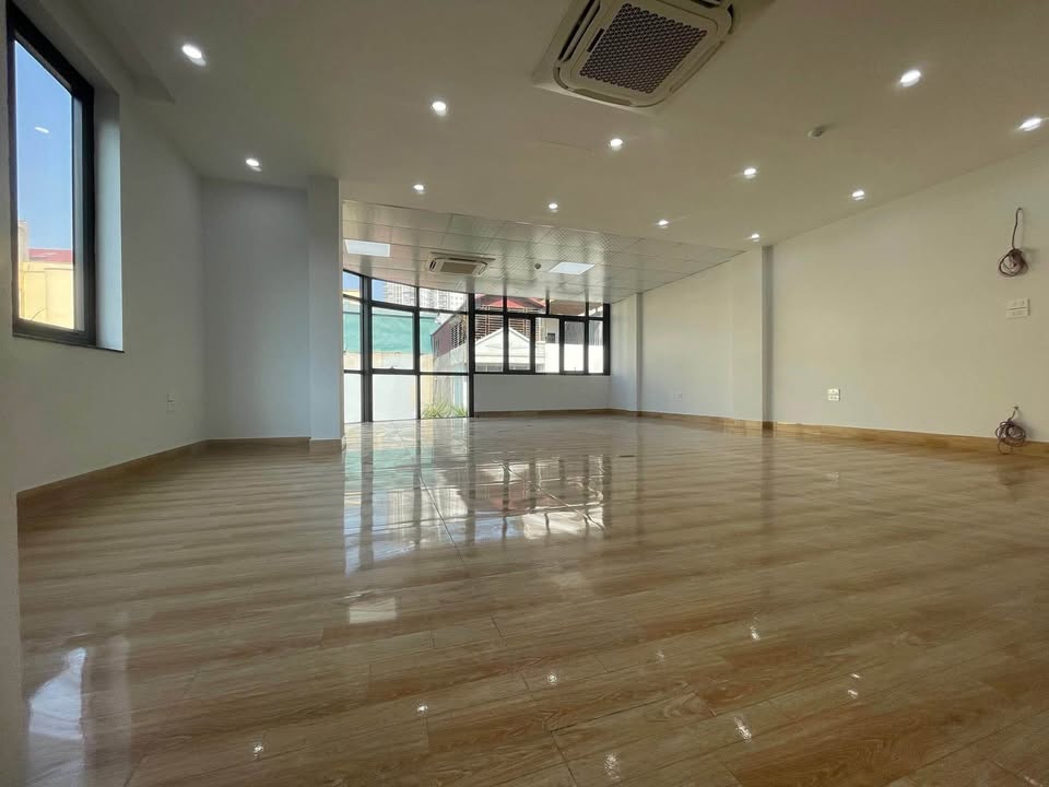 Cho thuê văn phòng 80m² đường Nguyễn Thị Định - Không gian làm việc lý tưởng!