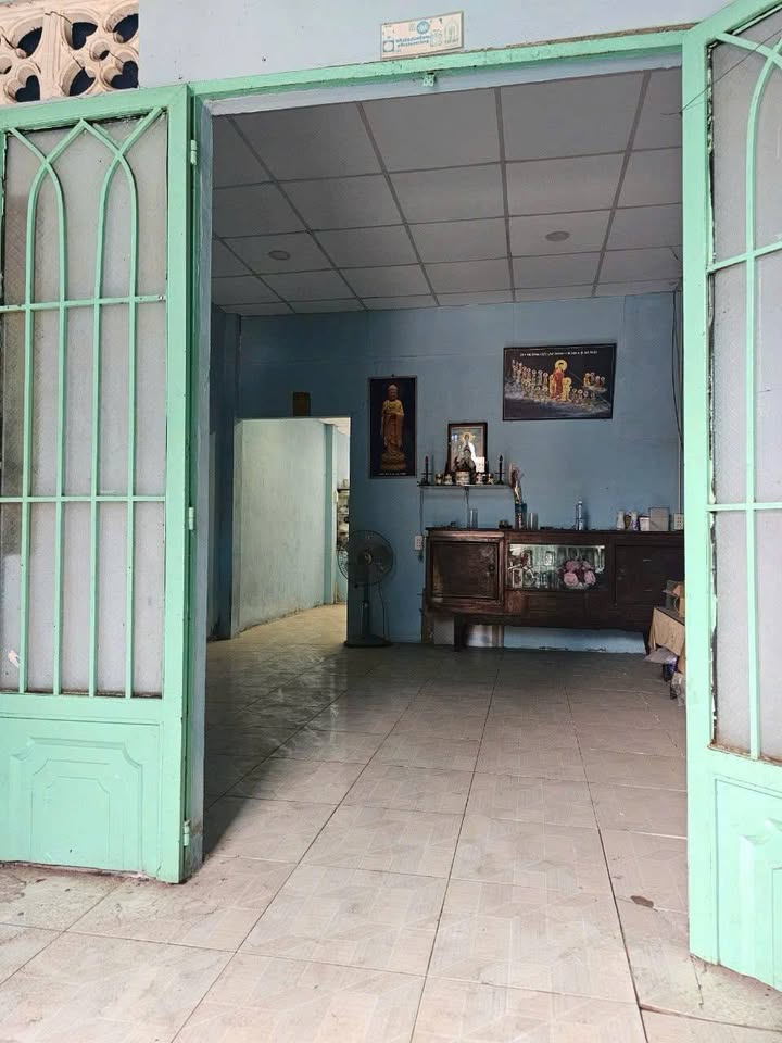 Nhà cấp 4 Hóc Môn 64m² giá 2.8 tỷ - Sổ hồng riêng, gần sân banh