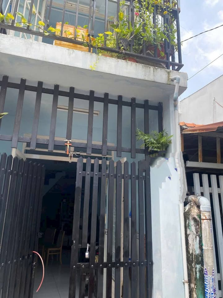 Nhà riêng Hóc Môn Thới Tam Thôn 33m² giá 2.2 tỷ - Sổ hồng riêng chính chủ!