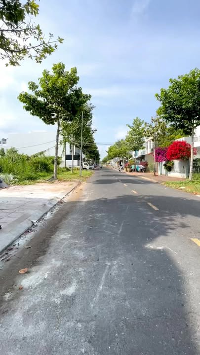 Nhà mới 100% KĐT 5A Sóc Trăng 92m² giá 2.85 tỷ - Chính chủ bán gấp!