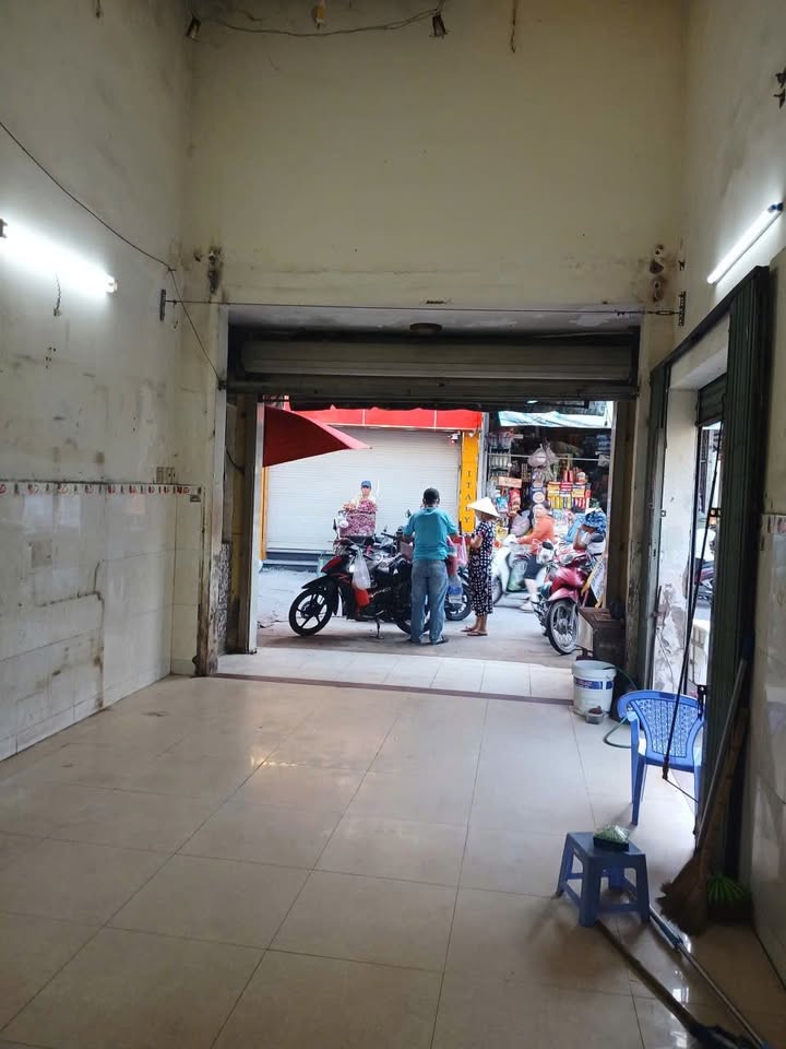 Nhà phố cho thuê Liên Khu 56, Bình Tân 56m² giá 14 triệu - Mặt tiền chợ sầm uất!