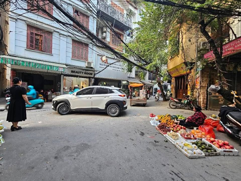 Nhà phố Tôn Thất Tùng, Đống Đa 45m² giá 13 tỷ - Kinh doanh sầm uất, dòng tiền 30 triệu/tháng!