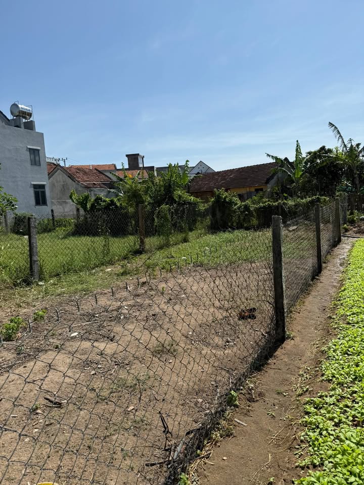 Bán lô đất Phú Yên 100m² giá 1.2 tỷ - Vị trí trung tâm, phong thủy tốt!