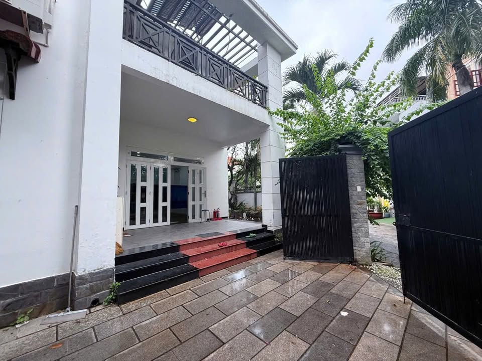 Cho thuê villa An Khánh 384m² giá 55 triệu - Không gian rộng rãi, tiện ích đầy đủ!