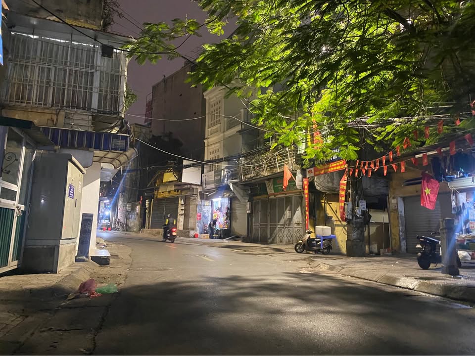 Nhà Ngọc Hà 50m² giá 6.4 tỷ - Kinh doanh sầm uất ngay ngõ chợ!