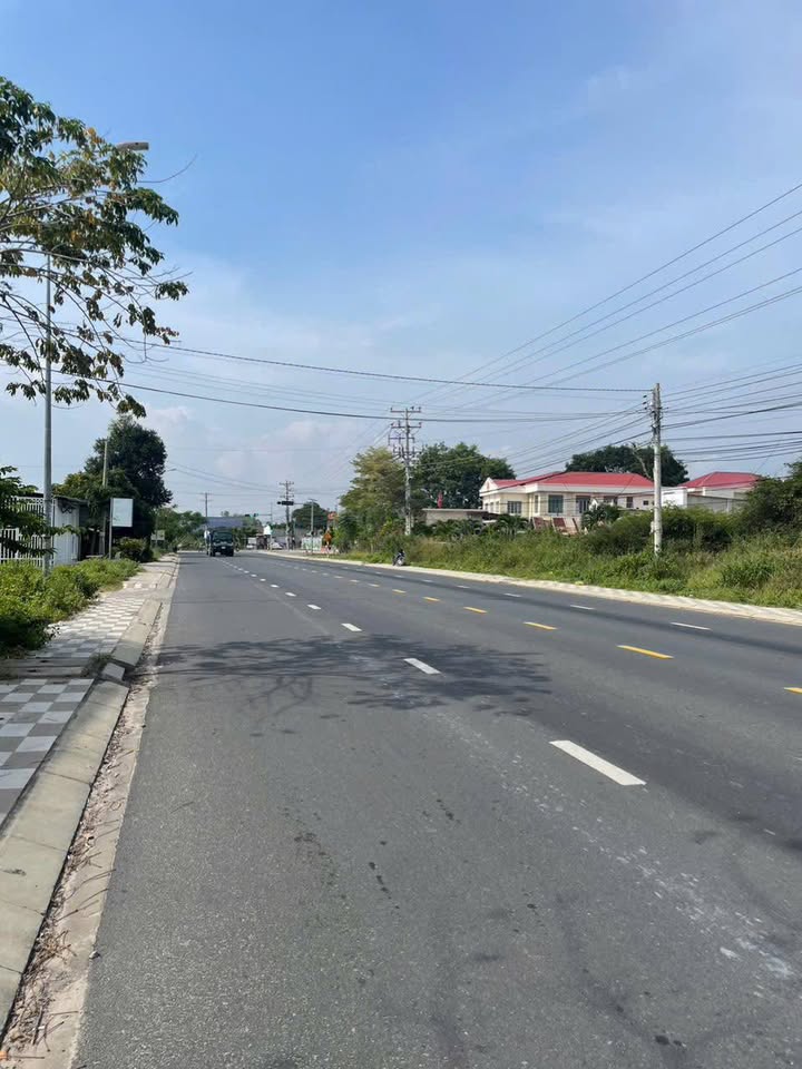 Cho thuê FrontHouse Nguyễn Trí Thanh 2300m² - Gần chợ và trường học