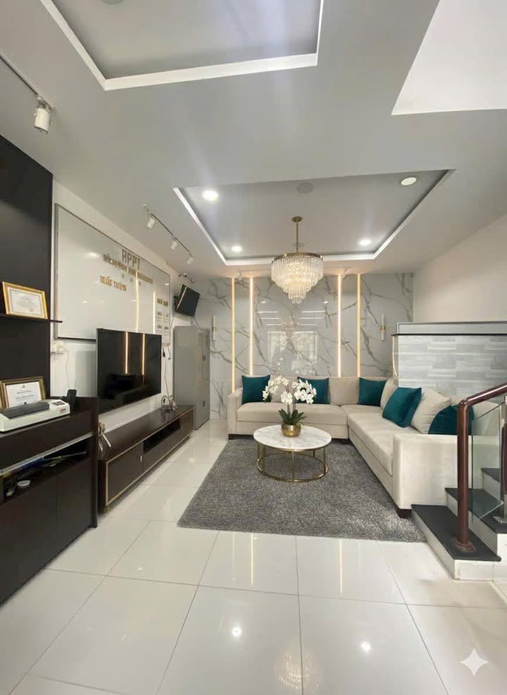 Nhà phố Phan Thiết 100m² giá 7 tỷ - Thiết kế hiện đại, vị trí đắc địa!