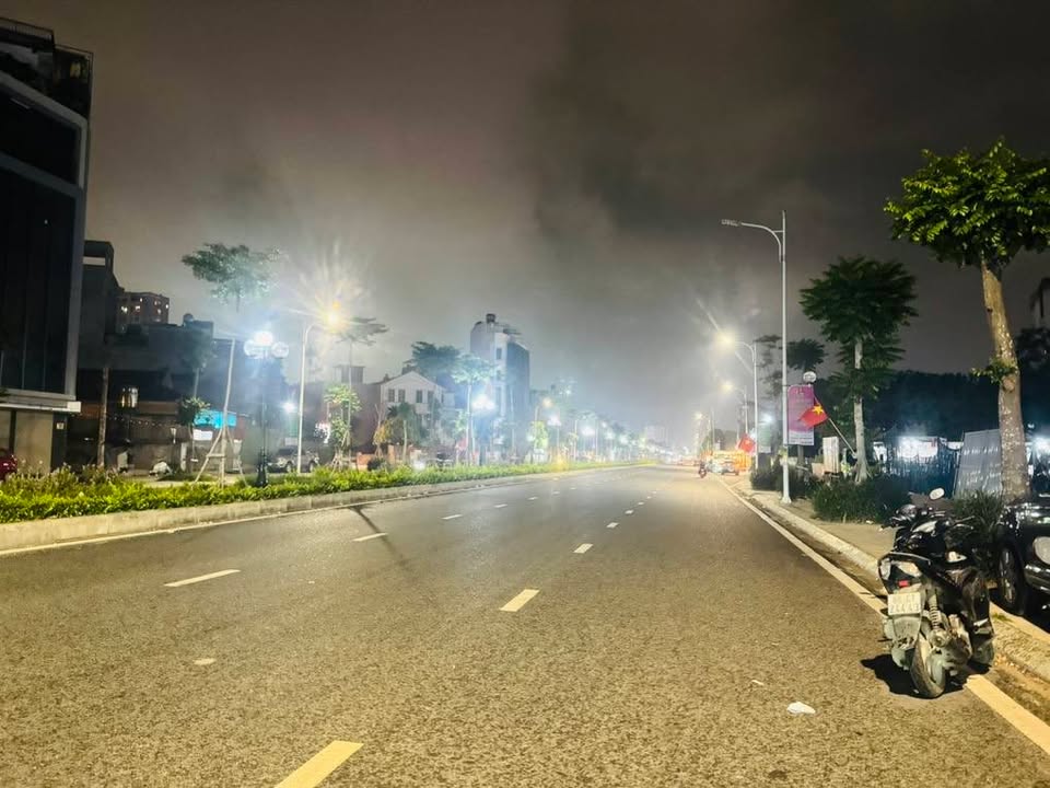 Mảnh đất mặt phố Hồng Tiến 55m² giá 23 tỷ - Vị trí đắc địa, sẵn sàng giao dịch!