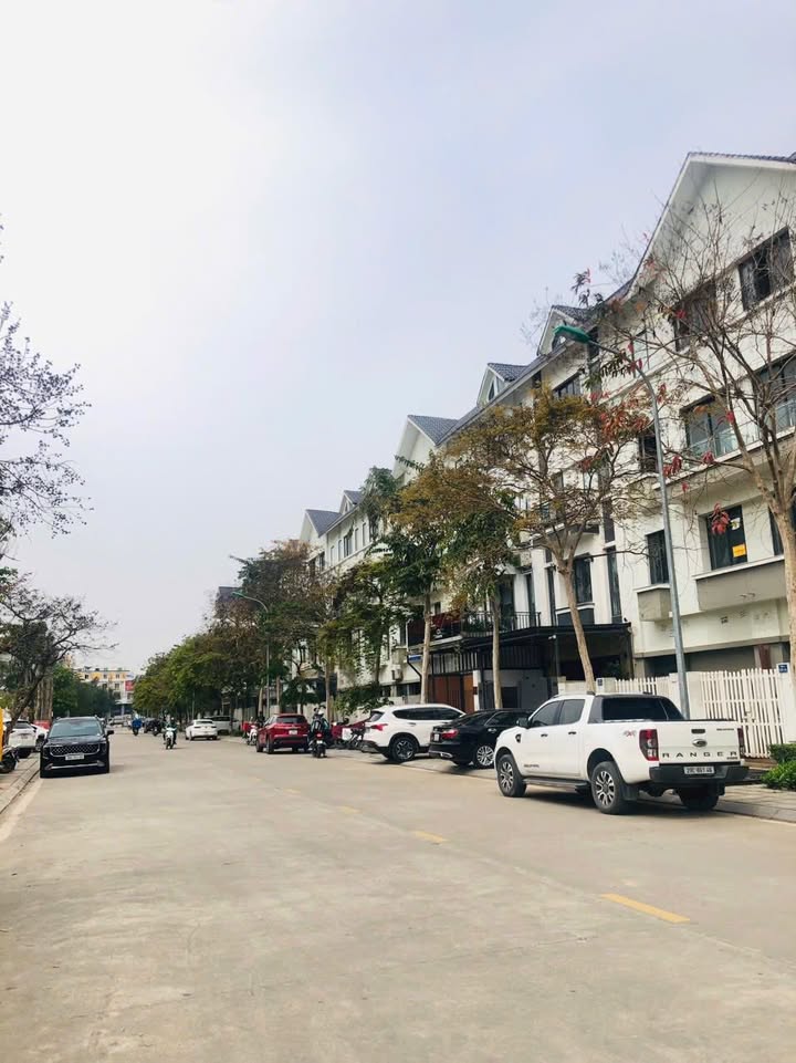 Nhà vườn khu C gần chung cư An Bình 120m² giá 23 tỷ - Cơ hội đầu tư hấp dẫn!