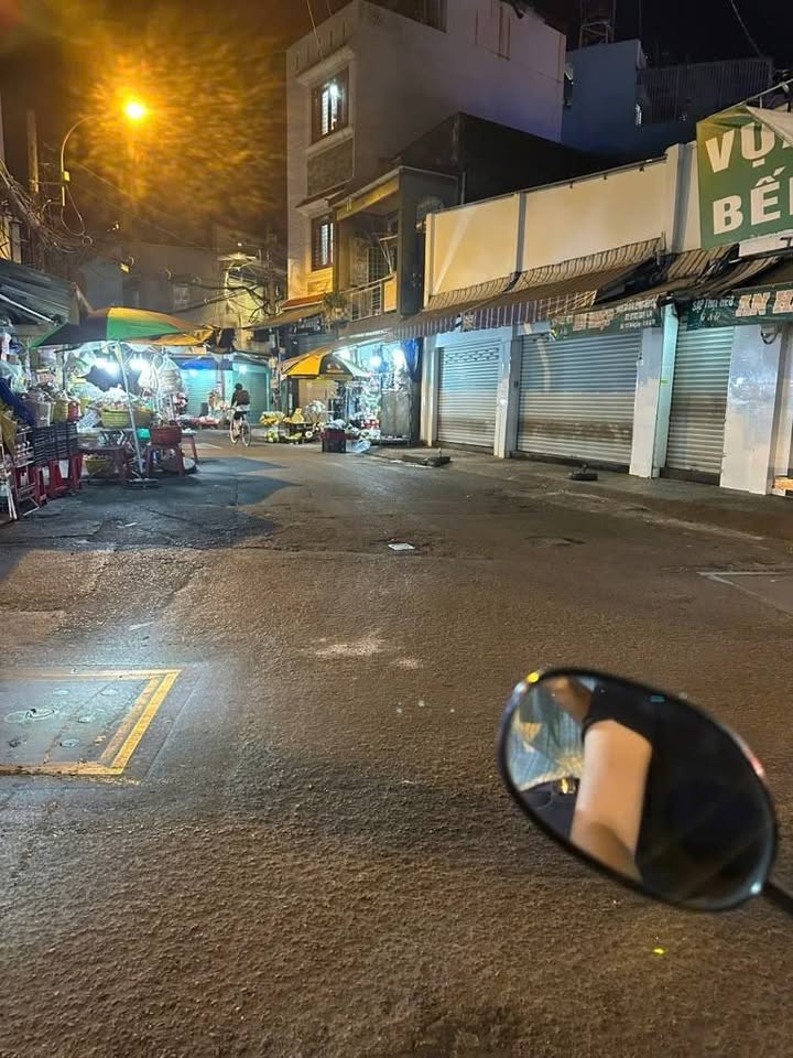 Nhà phố Hồng Lạc - Lạc Long Quân 80m² giá 7.85 tỷ - Không thể bỏ lỡ!