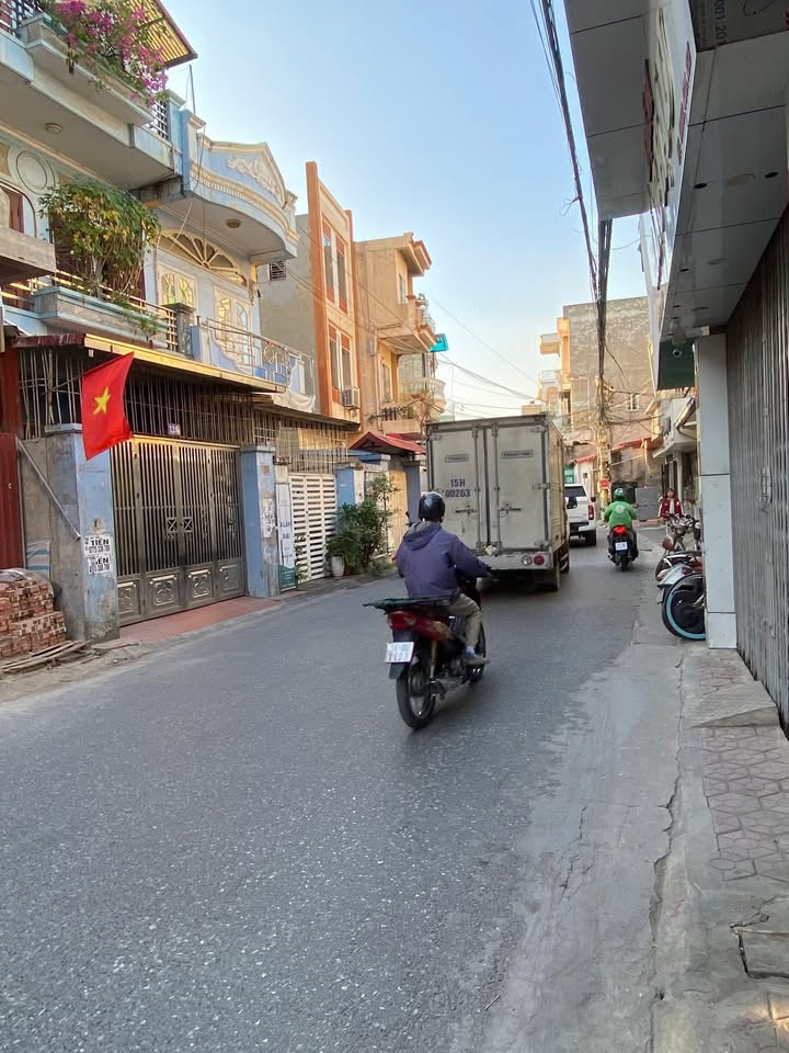 Nhà mặt đường Phủ Thượng Đoạn, Vạn Mỹ 66m² giá 6.8 tỷ - Vị trí đẹp, kinh doanh thuận lợi!