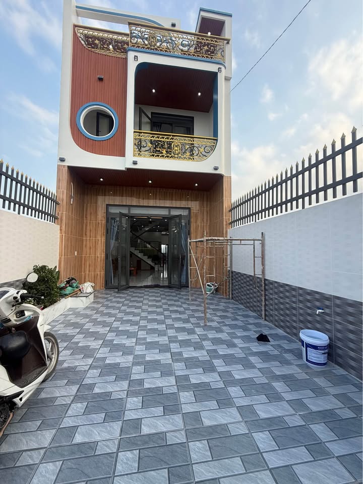 Nhà lầu 5x35m, Mỹ Hạnh, 3.49 tỷ - Sân vườn thoáng đãng, tiện nghi đầy đủ!