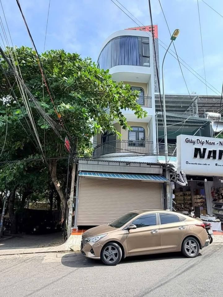 Bán nhà FrontHouse mặt tiền Nguyễn Đình Chiểu 47.5m² giá 14 tỷ - Kinh doanh đắc địa!