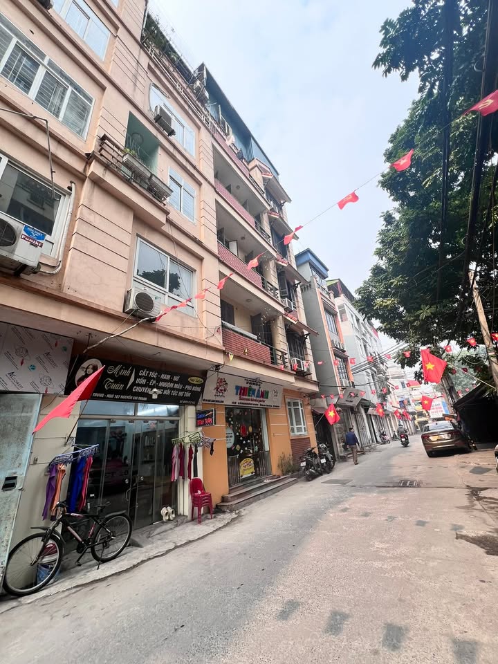 Nhà bán Nguyễn Chí Thanh, 50m², 2 tỷ - Sổ đỏ chính chủ, kinh doanh sầm uất!