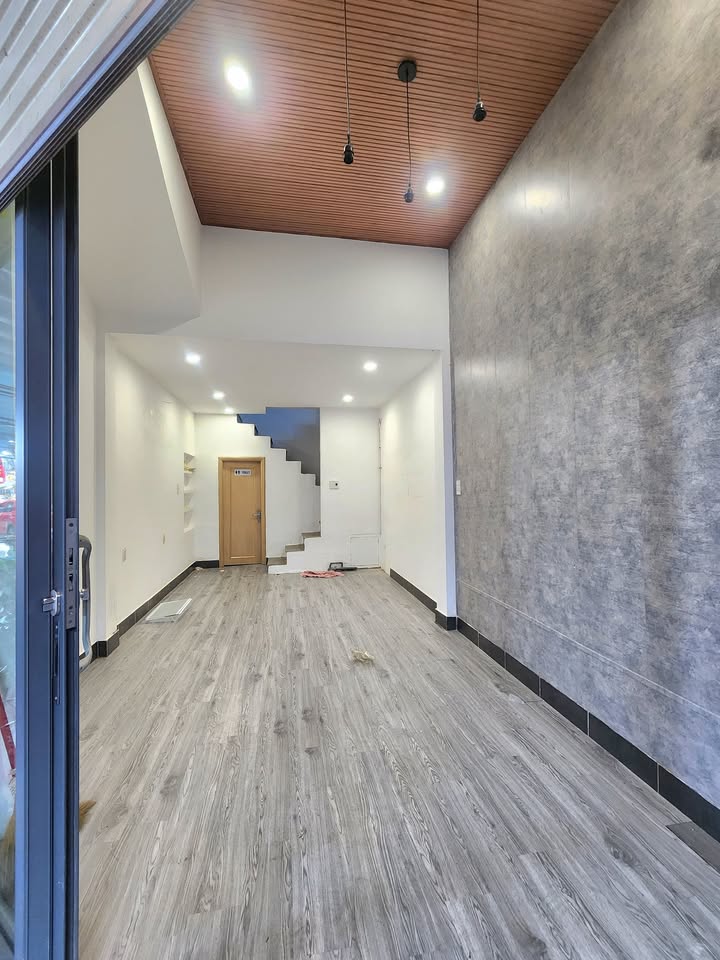 Nhà 4 tầng mặt phố Lê Đình Lý, Đà Nẵng chỉ 14 triệu/tháng - Cơ hội không thể bỏ lỡ!