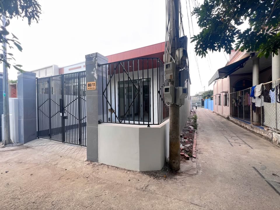 Nhà góc 2 mặt tiền Hẻm 80 Đường Bùi Công Minh 100m² giá 1.95 tỷ - Nhà mới xây đẹp