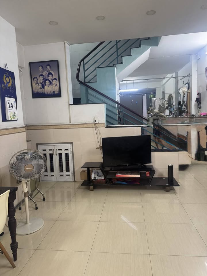 Nhà 3 tầng Phường 7, Quận 8, 97m² giá 9.7 tỷ - Vị trí kết nối trung tâm tuyệt vời!