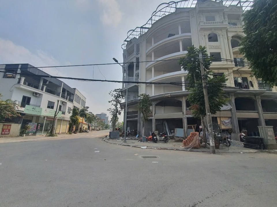 Đất đấu giá X2 Cự Khối 110m² giá 16 tỷ - Mặt tiền 7m, ô tô tránh