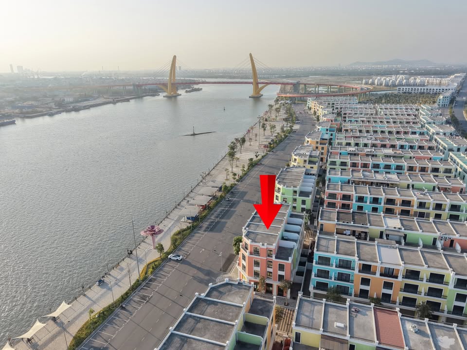 FrontHouse Vinhomes Royal Island 91m² giá 15.7 tỷ - Mặt phố đi bộ view sông tuyệt đẹp!