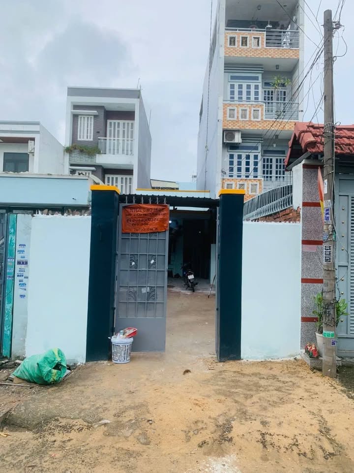 Nhà cho thuê Hẻm xe hơi Hà Đặc, Trung Mỹ Tây Q12 - Giá 8 triệu, thuận tiện ở và kinh doanh!