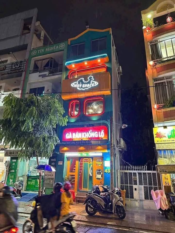 Nhà phố 4 tầng Phan Xích Long 24m² - Kinh doanh sầm uất trong phố ẩm thực!