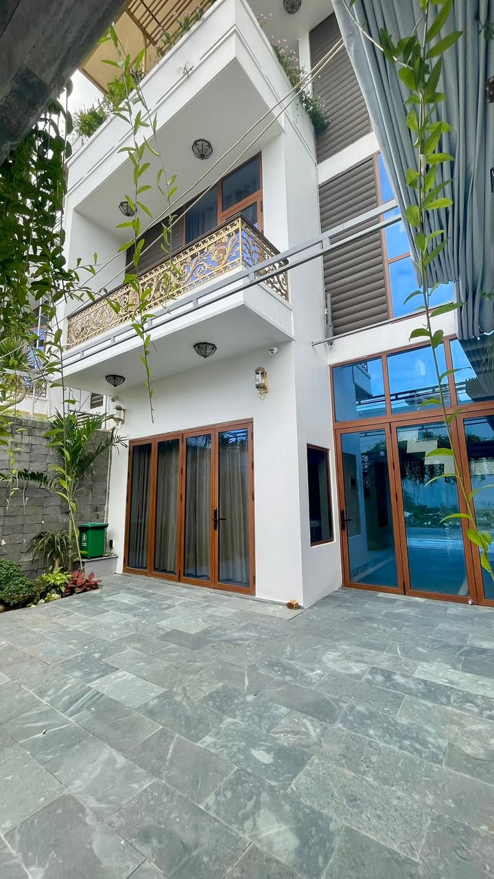 Townhouse Liên Chiểu Đà Nẵng 150m² giá 9.5 tỷ - Thiết kế hiện đại, vào ở ngay!